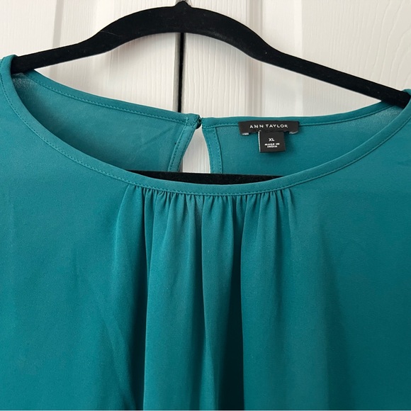 Lot of 3 Ann Taylor Work Blouses, Crème, Black Print and Green Size XL - Picture 13 of 14